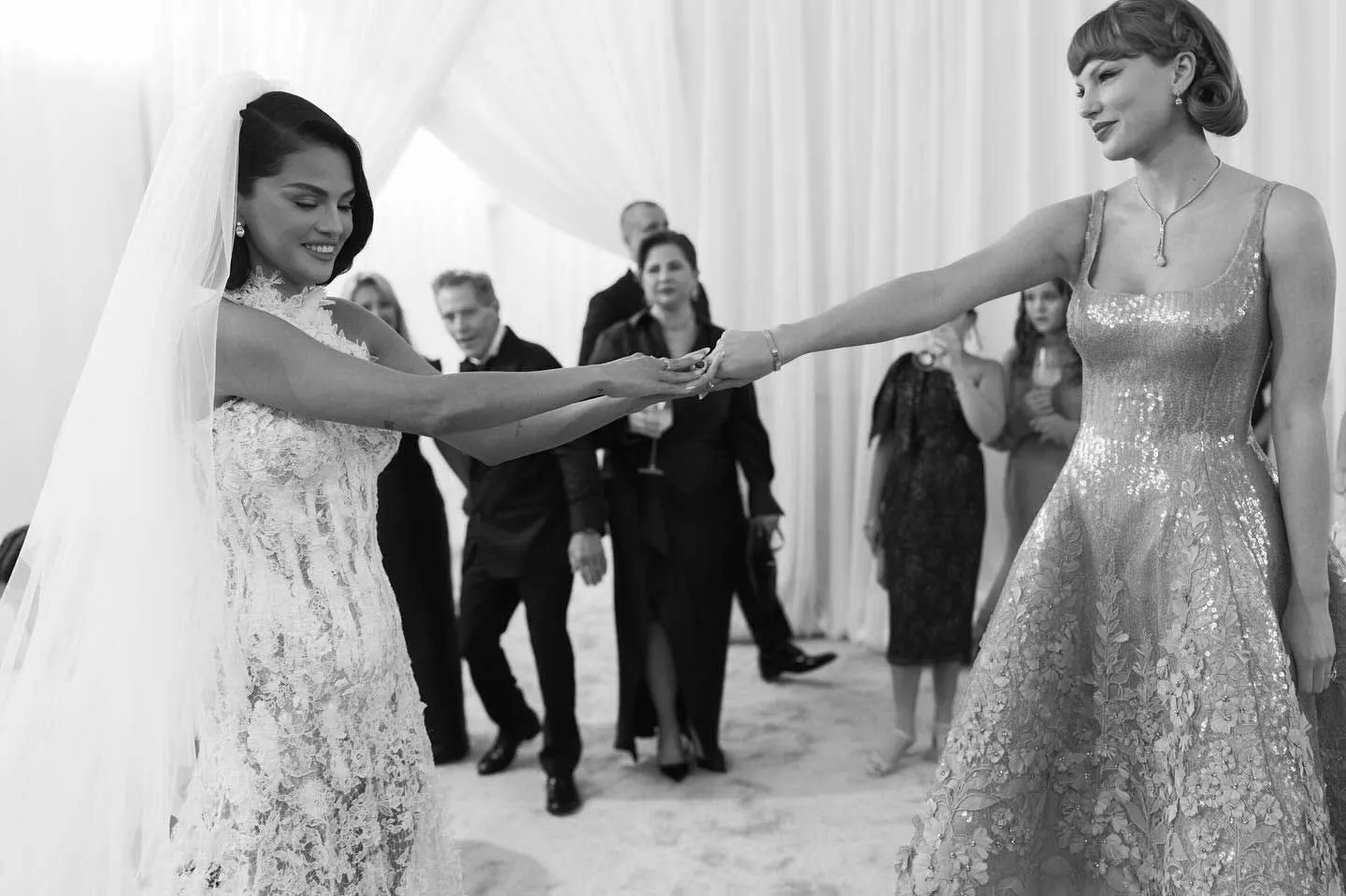 selena-gomez-taylor-swift-wedding-2-111725-1c07304b592640b9af6150330f305a5b